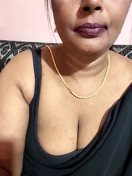 Snapshot of Sunitha-tamilponu chatting on April 28, 2026, 6:46 pm Sunitha-tamilponu online show from April 28, 2026, 6:46 pm