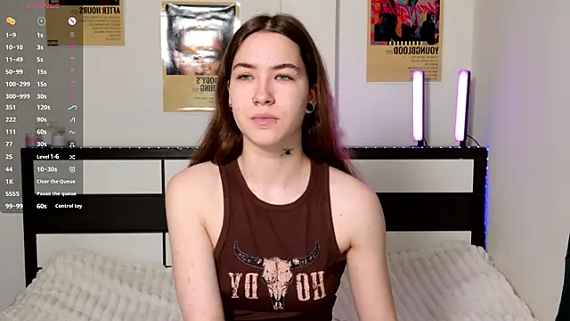 EvaAndLuna online show from June 3, 2026, 11:10 pm
