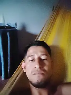 chicolargo17 online show from May 21, 2026, 12:23 pm