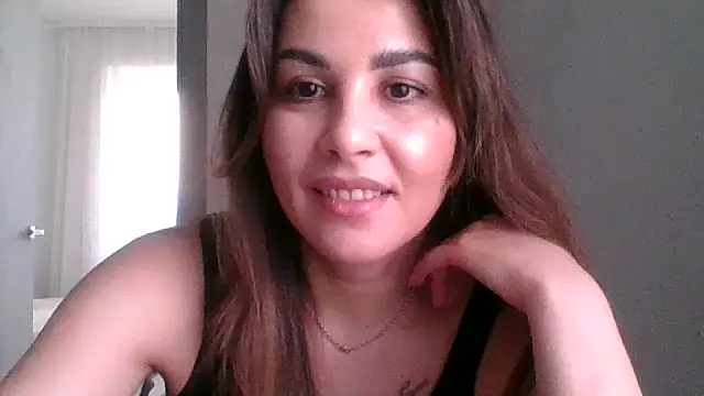 AlisXLovesss  online show from April 28, 2026, 4:34 pm