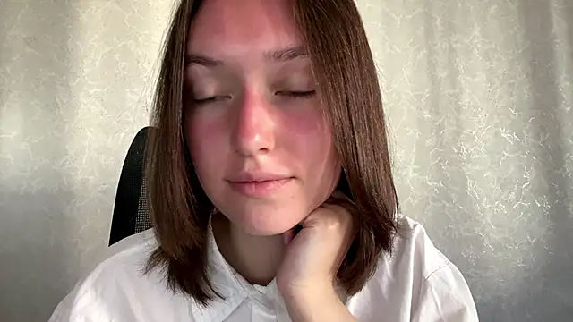 LisaSunrise online show from May 2, 2026, 1:32 am