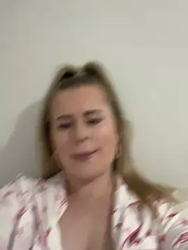 Snapshot of taylor-b chatting on May 8, 2026, 6:02 pm taylor-b online show from May 8, 2026, 6:02 pm