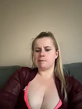 Snapshot of taylor-b chatting on May 22, 2026, 7:19 pm taylor-b online show from May 22, 2026, 7:19 pm