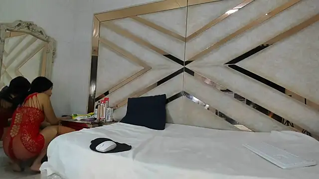 Snapshot of AuroraHoney32 chatting on May 19, 2026, 11:55 pm AuroraHoney32 online show from May 19, 2026, 11:55 pm