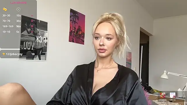 Snapshot of Sweety_F69 chatting on August 8, 2026, 9:00 am Sweety F69 online show from August 8, 2026, 9:00 am