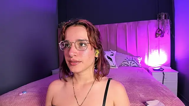 Snapshot of Azahara_18 chatting on July 29, 2026, 6:28 pm Azahara 18 online show from July 29, 2026, 6:28 pm
