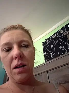 lickybaby26 online show from May 5, 2026, 5:04 am