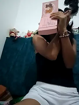 VaneMoon online show from May 7, 2026, 10:42 am