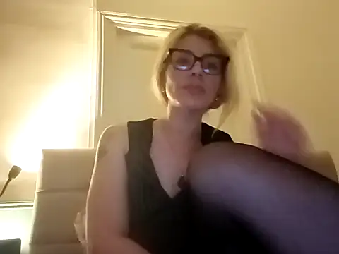 Snapshot of Goddess-Anne chatting on June 8, 2026, 7:36 pm Goddess-Anne online show from June 8, 2026, 7:36 pm