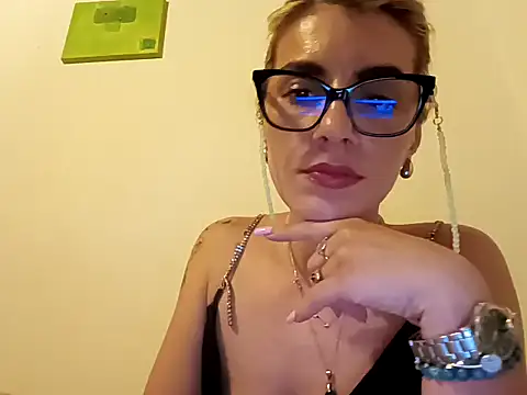 Snapshot of Goddess-Anne chatting on June 9, 2026, 8:53 pm Goddess-Anne online show from June 9, 2026, 8:53 pm
