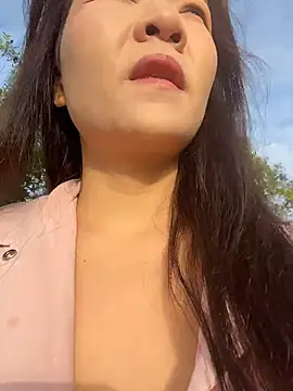 xiaochengzi505 online show from April 28, 2026, 11:43 pm