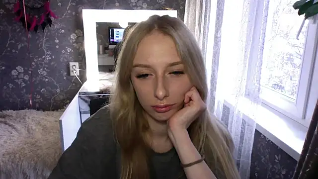 AliceTwinkle online show from April 29, 2026, 11:47 am