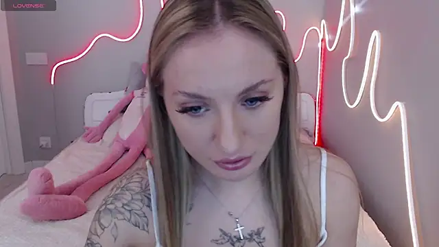 MirrraMisss online show from May 4, 2026, 3:19 pm