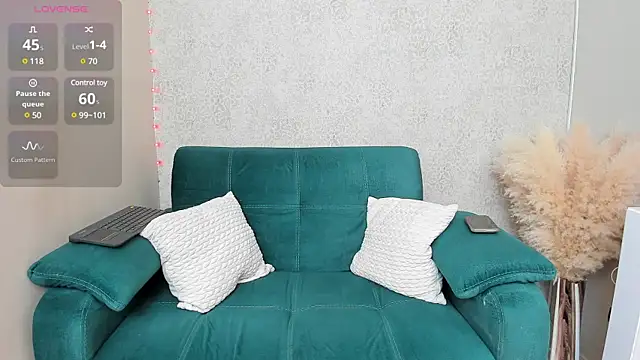 Snapshot of paolarey chatting on February 19, 2025, 11:06 am paolarey online show from February 19, 2025, 11:06 am