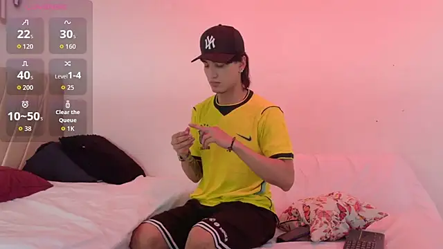 sweetauracouple online show from June 3, 2026, 12:08 pm