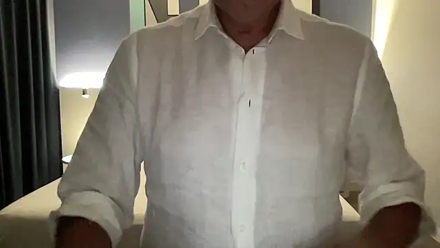 henrybull007 online show from June 17, 2026, 8:32 pm