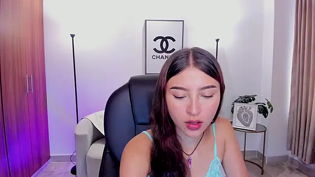 Nikky sweett  online show from May 10, 2026, 4:34 pm