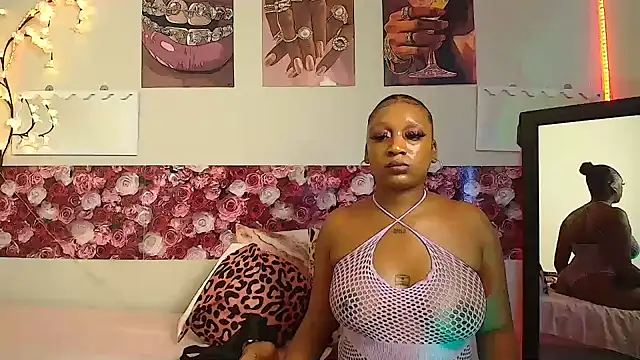 EnchantingLisa online show from May 19, 2026, 2:01 pm