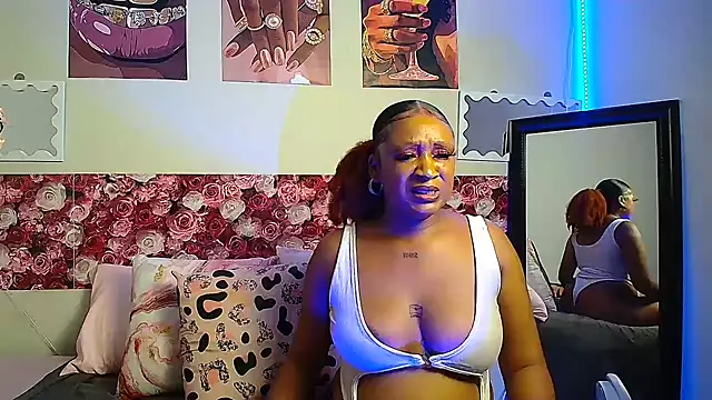 EnchantingLisa online show from June 4, 2026, 4:57 pm