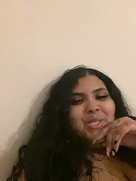Snapshot of Izzy_Moon chatting on August 8, 2026, 4:47 am Izzy Moon online show from August 8, 2026, 4:47 am