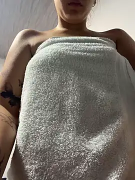 HayleyRoss  online show from July 14, 2026, 2:12 pm