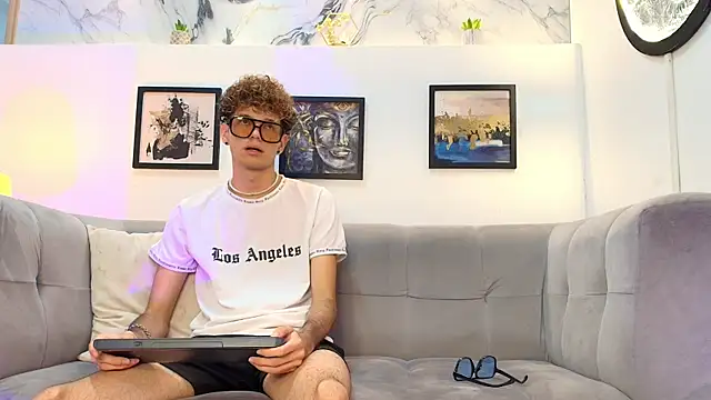KING BOYS2026 online show from June 3, 2026, 1:52 am