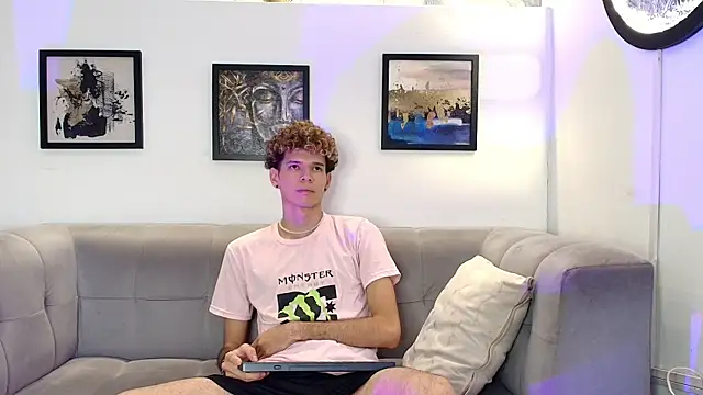 KING BOYS2026 online show from June 6, 2026, 1:32 am