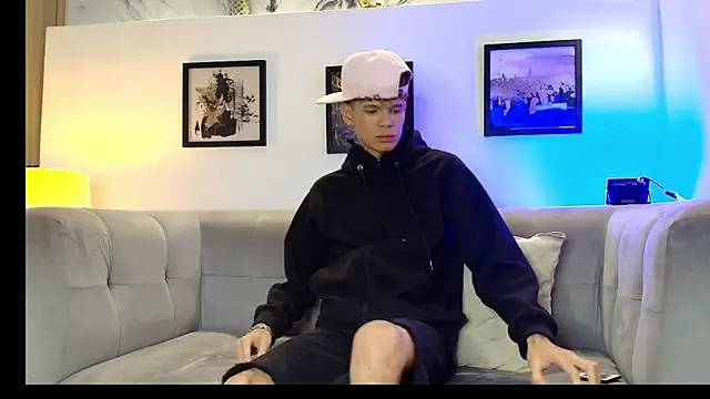KING BOYS2026 online show from June 14, 2026, 3:52 am