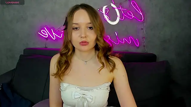 Emmaa Kimm online show from June 5, 2026, 6:52 am