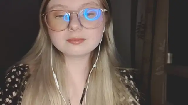 YukiBlush online show from April 30, 2026, 5:52 pm