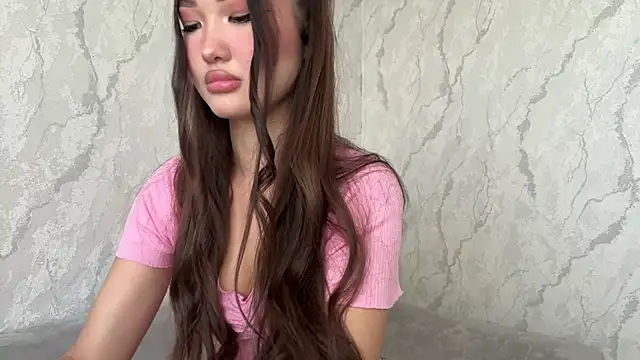 Violet Mur online show from May 6, 2026, 4:52 am
