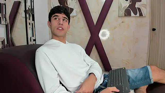 Snapshot of LUCKY_BOX2026 chatting on June 28, 2026, 1:39 pm LUCKY BOX2026 online show from June 28, 2026, 1:39 pm