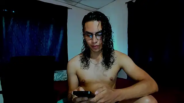 AntoniodeArmas online show from May 4, 2026, 10:17 pm