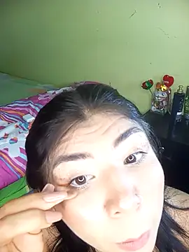 PequenaNena online show from May 8, 2026, 6:52 am