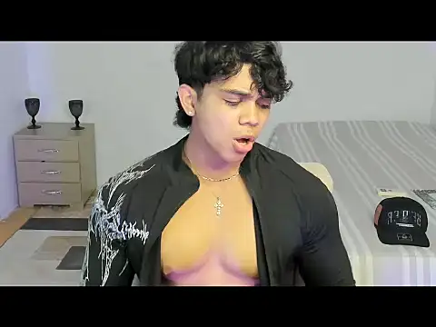 noahprada online show from May 14, 2026, 5:14 am