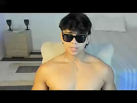 noahprada online show from May 22, 2026, 5:03 am