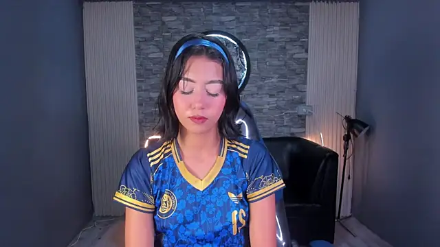gemma 19  online show from May 13, 2026, 9:22 pm