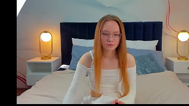 FloraLarsson online show from May 28, 2026, 3:37 am