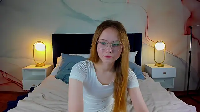 FloraLarsson online show from June 9, 2026, 3:29 am