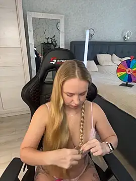 Kitty-Kelsi online show from May 5, 2026, 7:27 am
