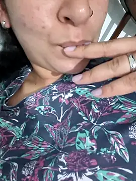 ValentinaDiaz online show from May 11, 2026, 1:11 am