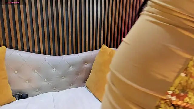 Snapshot of Roxanna_moore chatting on May 1, 2026, 1:05 pm Roxanna moore online show from May 1, 2026, 1:05 pm