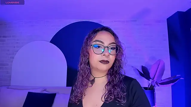 LoiseHarper online show from May 5, 2026, 3:36 am