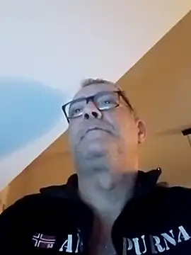 Snapshot of Soloyan chatting on January 9, 2025, 6:06 am Soloyan online show from January 9, 2025, 6:06 am
