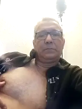 Snapshot of Soloyan chatting on January 28, 2025, 5:54 am Soloyan online show from January 28, 2025, 5:54 am