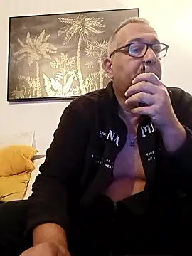 Snapshot of Soloyan chatting on October 15, 2025, 5:29 am Soloyan online show from October 15, 2025, 5:29 am