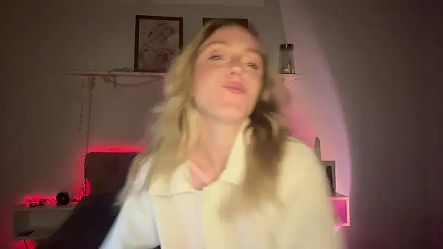 Snapshot of sweetemma_x chatting on June 14, 2026, 3:19 am sweetemma x online show from June 14, 2026, 3:19 am