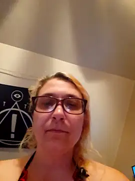 Thatonebinch online show from May 8, 2026, 11:32 pm
