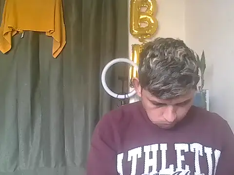 Andriuz001 online show from May 5, 2026, 1:19 pm