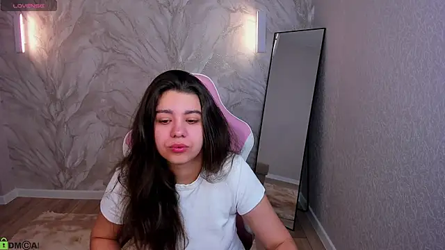 Snapshot of Trisha_Moore chatting on June 6, 2026, 1:11 am Trisha Moore online show from June 6, 2026, 1:11 am